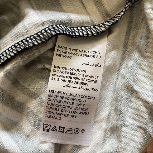 Chico’s woman’s knit top, striped, rushed side, back white short sleeve sz 2-L - Picture 8 of 12